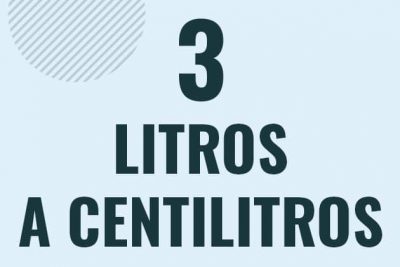 Profesor en pizarra explicando cuanto es 3 litros en centilitros o como pasar de 3 l a cl
