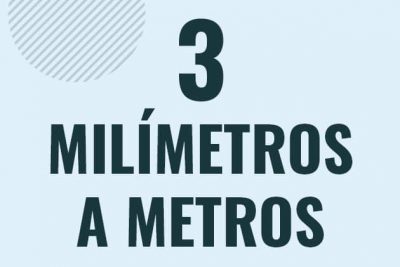 Profesor en pizarra explicando cuanto es 3 milimetros en metros o como pasar de 3 mm a m