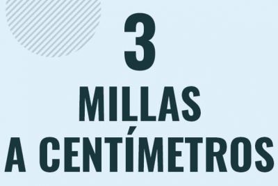 Profesor en pizarra explicando cuanto es 3 millas en centimetros o como pasar de 3 mi a cm