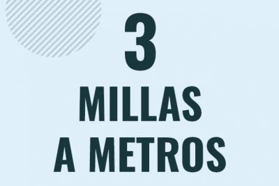 Profesor en pizarra explicando cuanto es 3 millas en metros o como pasar de 3 mi a m