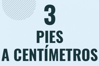 Profesor en pizarra explicando cuanto es 3 pies en centimetros o como pasar de 3 ft a cm
