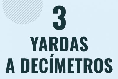 Profesor en pizarra explicando cuanto es 3 yardas en decimetros o como pasar de 3 yd a dm