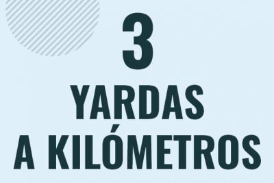 Profesor en pizarra explicando cuanto es 3 yardas en kilometros o como pasar de 3 yd a km
