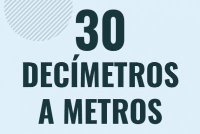 Profesor en pizarra explicando cuanto es 30 decimetros en metros o como pasar de 30 dm a m