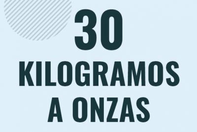 Profesor en pizarra explicando cuanto es 30 kilogramos en onzas o como pasar de 30 kg a oz