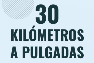 Profesor en pizarra explicando cuanto es 30 kilometros en pulgadas o como pasar de 30 km a in
