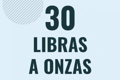 Profesor en pizarra explicando cuanto es 30 libras en onzas o como pasar de 30 lb a oz