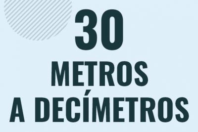 Profesor en pizarra explicando cuanto es 30 metros en decimetros o como pasar de 30 m a dm