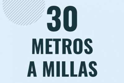 Profesor en pizarra explicando cuanto es 30 metros en millas o como pasar de 30 m a mi