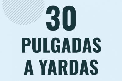 Profesor en pizarra explicando cuanto es 30 pulgadas en yardas o como pasar de 30 in a yd