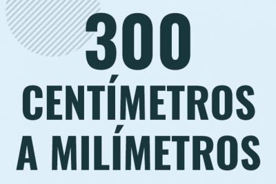 Profesor en pizarra explicando cuanto es 300 centimetros en milimetros o como pasar de 300 cm a mm