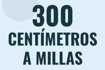 Profesor en pizarra explicando cuanto es 300 centimetros en millas o como pasar de 300 cm a mi