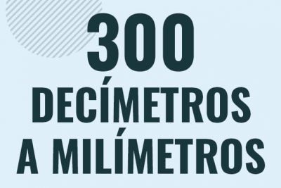 Profesor en pizarra explicando cuanto es 300 decimetros en milimetros o como pasar de 300 dm a mm