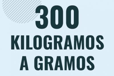 Profesor en pizarra explicando cuanto es 300 kilogramos en gramos o como pasar de 300 kg a g