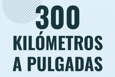 Profesor en pizarra explicando cuanto es 300 kilometros en pulgadas o como pasar de 300 km a in