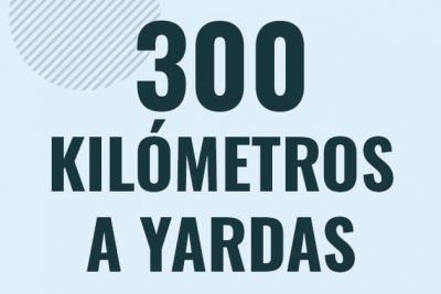 Profesor en pizarra explicando cuanto es 300 kilometros en yardas o como pasar de 300 km a yd