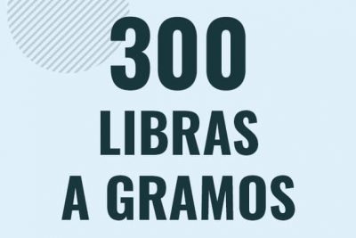 Profesor en pizarra explicando cuanto es 300 libras en gramos o como pasar de 300 lb a g