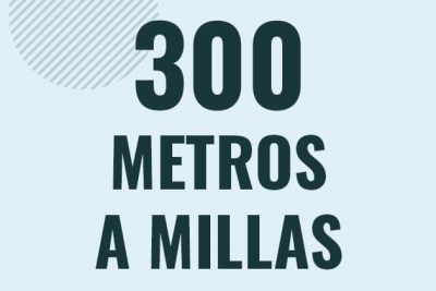 Profesor en pizarra explicando cuanto es 300 metros en millas o como pasar de 300 m a mi