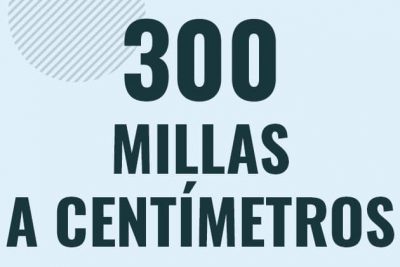 Profesor en pizarra explicando cuanto es 300 millas en centimetros o como pasar de 300 mi a cm