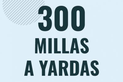 Profesor en pizarra explicando cuanto es 300 millas en yardas o como pasar de 300 mi a yd
