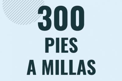 Profesor en pizarra explicando cuanto es 300 pies en millas o como pasar de 300 ft a mi
