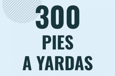 Profesor en pizarra explicando cuanto es 300 pies en yardas o como pasar de 300 ft a yd