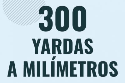 Profesor en pizarra explicando cuanto es 300 yardas en milimetros o como pasar de 300 yd a mm