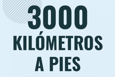 Profesor en pizarra explicando cuanto es 3000 kilometros en pies o como pasar de 3000 km a ft