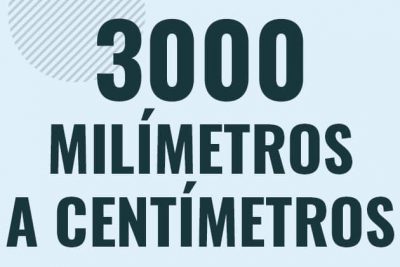 Profesor en pizarra explicando cuanto es 3000 milimetros en centimetros o como pasar de 3000 mm a cm