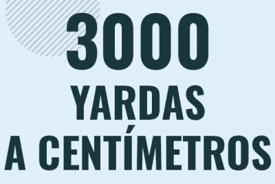 Profesor en pizarra explicando cuanto es 3000 yardas en centimetros o como pasar de 3000 yd a cm