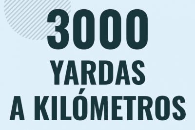 Profesor en pizarra explicando cuanto es 3000 yardas en kilometros o como pasar de 3000 yd a km