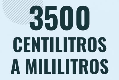 Profesor en pizarra explicando cuanto es 3500 centilitros en mililitros o como pasar de 3500 cl a ml