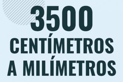 Profesor en pizarra explicando cuanto es 3500 centimetros en milimetros o como pasar de 3500 cm a mm