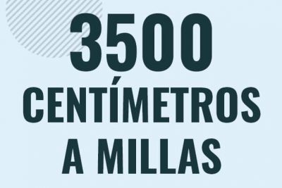 Profesor en pizarra explicando cuanto es 3500 centimetros en millas o como pasar de 3500 cm a mi