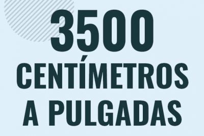 Profesor en pizarra explicando cuanto es 3500 centimetros en pulgadas o como pasar de 3500 cm a in