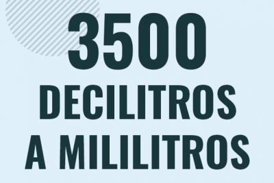 Profesor en pizarra explicando cuanto es 3500 decilitros en mililitros o como pasar de 3500 dl a ml