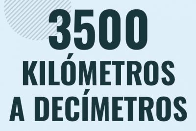 Profesor en pizarra explicando cuanto es 3500 kilometros en decimetros o como pasar de 3500 km a dm
