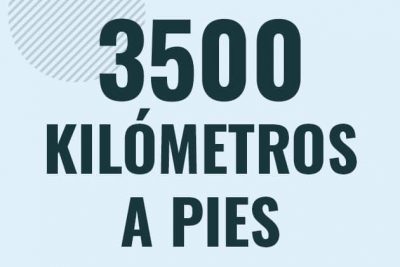 Profesor en pizarra explicando cuanto es 3500 kilometros en pies o como pasar de 3500 km a ft