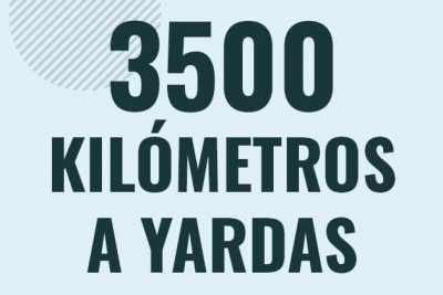 Profesor en pizarra explicando cuanto es 3500 kilometros en yardas o como pasar de 3500 km a yd