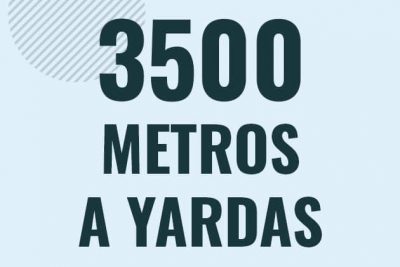 Profesor en pizarra explicando cuanto es 3500 metros en yardas o como pasar de 3500 m a yd