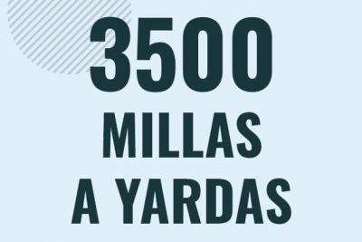 Profesor en pizarra explicando cuanto es 3500 millas en yardas o como pasar de 3500 mi a yd