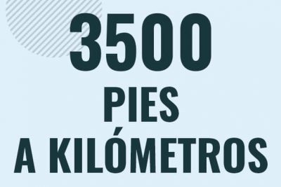 Profesor en pizarra explicando cuanto es 3500 pies en kilometros o como pasar de 3500 ft a km
