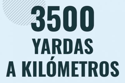Profesor en pizarra explicando cuanto es 3500 yardas en kilometros o como pasar de 3500 yd a km