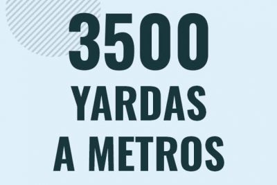 Profesor en pizarra explicando cuanto es 3500 yardas en metros o como pasar de 3500 yd a m