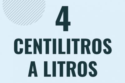 Profesor en pizarra explicando cuanto es 4 centilitros en litros o como pasar de 4 cl a l