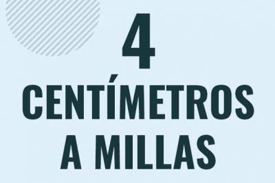 Profesor en pizarra explicando cuanto es 4 centimetros en millas o como pasar de 4 cm a mi