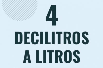 Profesor en pizarra explicando cuanto es 4 decilitros en litros o como pasar de 4 dl a l