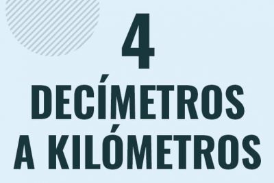 Profesor en pizarra explicando cuanto es 4 decimetros en kilometros o como pasar de 4 dm a km