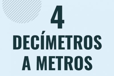 Profesor en pizarra explicando cuanto es 4 decimetros en metros o como pasar de 4 dm a m