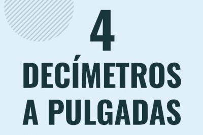 Profesor en pizarra explicando cuanto es 4 decimetros en pulgadas o como pasar de 4 dm a in